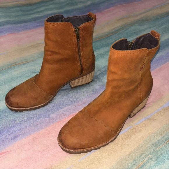 Sorel Women's Cate Waterproof Lug Sole Booties Camel Brown Size 9.5 - Picture 3 of 9